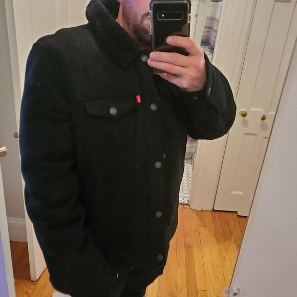 Levi's Black Jacket. Unbelievable comfortable - Picture 6 of 9